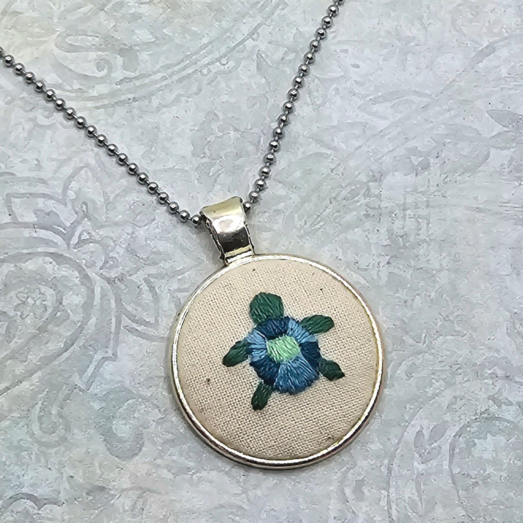 Turtle Necklace - Silver - Hand Embroidery